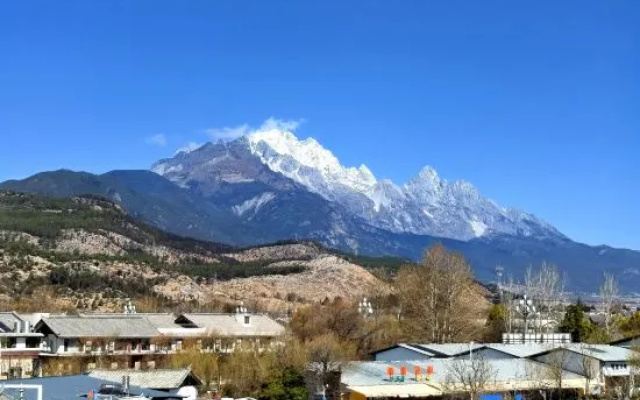 Wisteria Garden Snow Mountain View Homestay (Fuyaoqi Branch, Shuhe Ancient Town） – Outside – Lijiang
