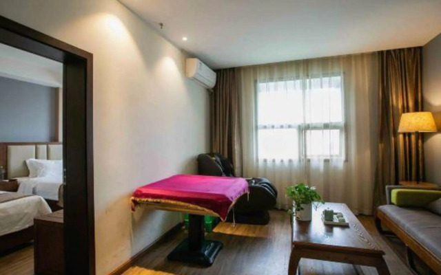 Brother Hotel (Chongqing Bagongli Used Car Trading Market)