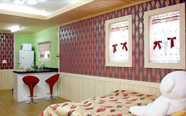 Yangsan Chickweed & Flower Pension