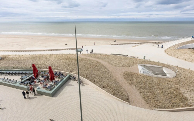 Apartment Overlooking the sea