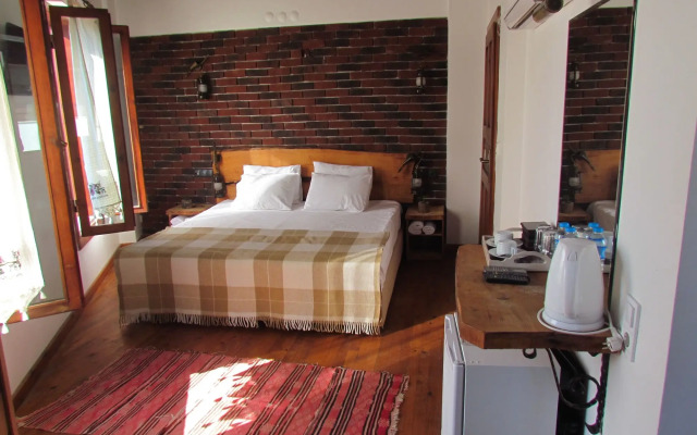 Amazon Petite Palace