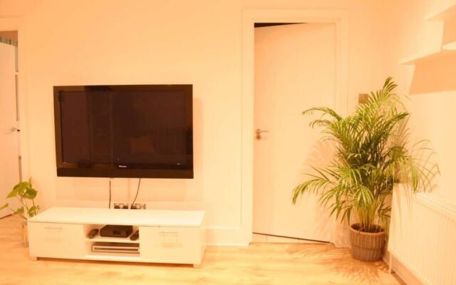 Cosy 1 Bed Basement Flat in Shepherds Bush