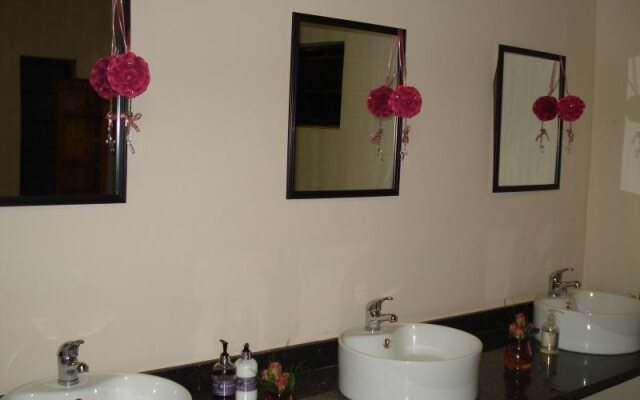 Motozi Lodge