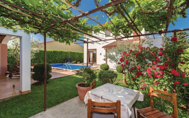 Nice Home in Fazana With Wifi and 2 Bedrooms