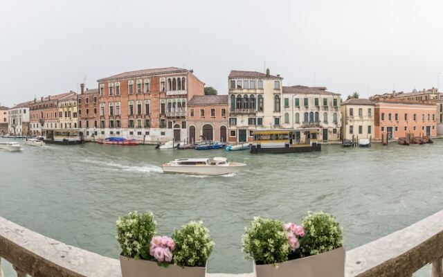 Luxury Apartment On Grand Canal