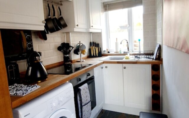 Charming 1-bed Maisonette With Mountain View