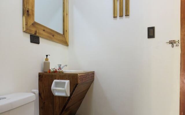 Sip Sunset Hostel and Lounge