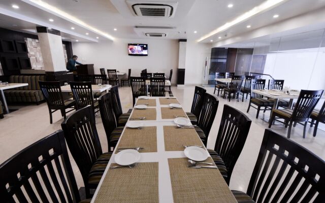 OYO Premium JHV Mall Cantonment