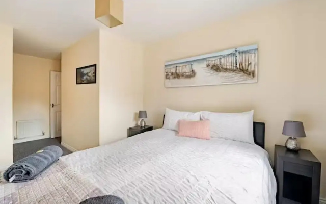 2 Bed Flat - Sleeps 4 - Pets - Parking - Garden