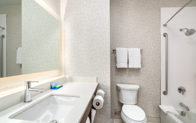 Holiday Inn Express & Suites Brandon by IHG