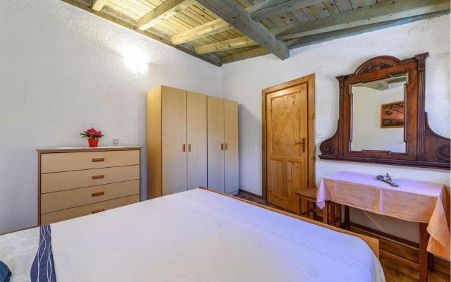 One-Bedroom Holiday home Jadrija with a Fireplace 03