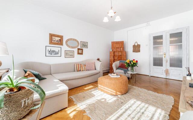 NALA Central Apartment
