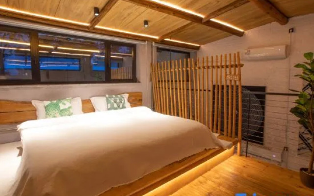 Rareyard Baihujian B&B