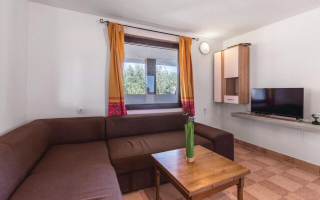 Nice Home in Valtura With Wifi and 2 Bedrooms