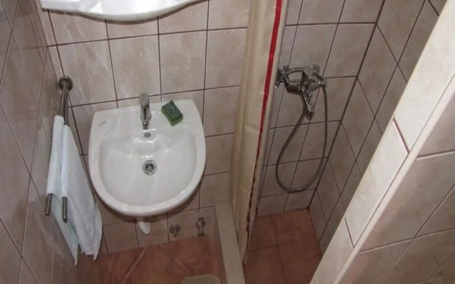 Branko - Large Terrace - H