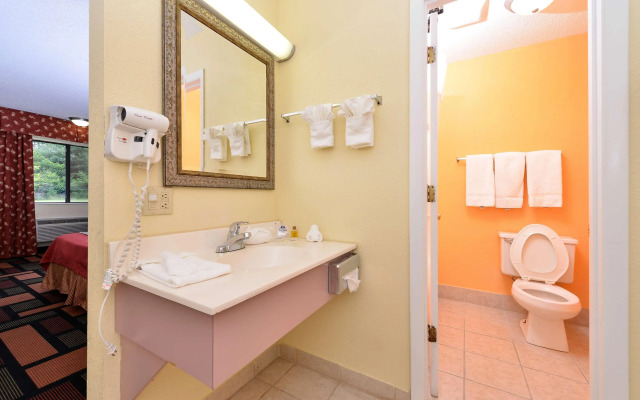 Americas Best Value Inn Canton, NC