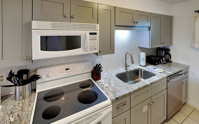 Sea Oats #309 by Southern Vacation Rentals
