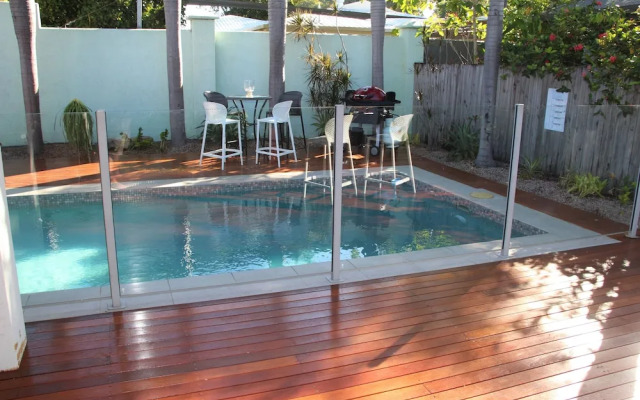 Beach bliss Queen bed BBQ Pool Netflix