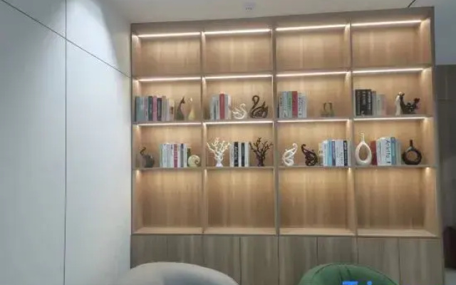 Happy Holiday Hotel (Huanggang Luotian Yishui Bund Branch)