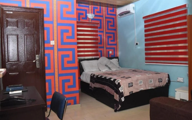 Luxurious Awoyaya Apartment With Private Pool and Garden