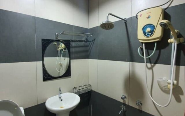 SPOT ON 90179 Moza Inn