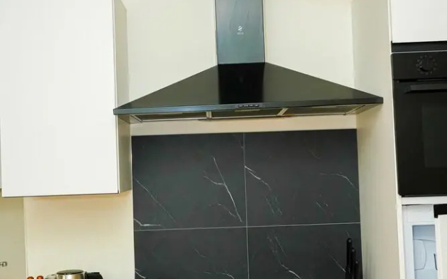 1BR Apt With Living Room Near CityArea