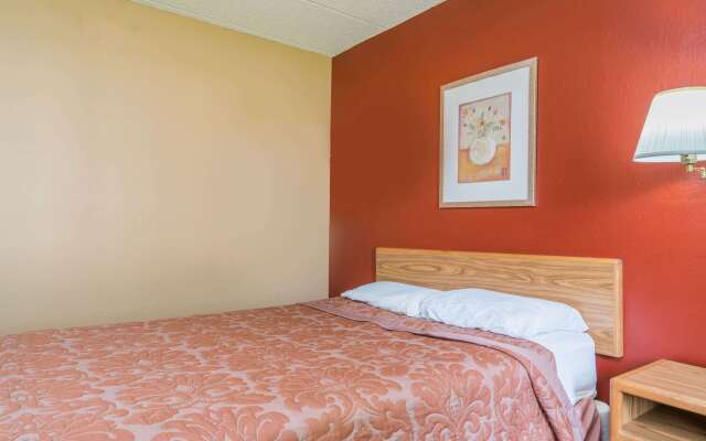 Super 8 by Wyndham Brooklyn Center/MPLS