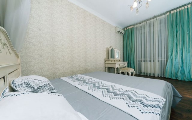 Cozy apartment near Palace Ukraine