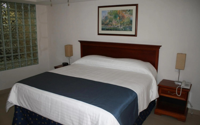 Hotel Porto Allegro - Near Malecon