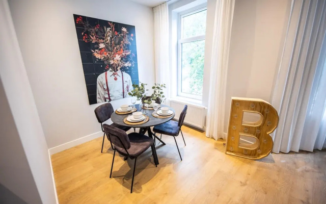 Spacious 2 Bedroom Serviced Apartments 71-77m2