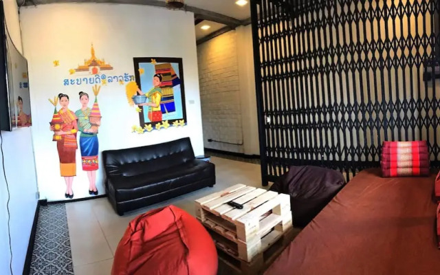 Lao Huk Bed and Cafe - Hostel