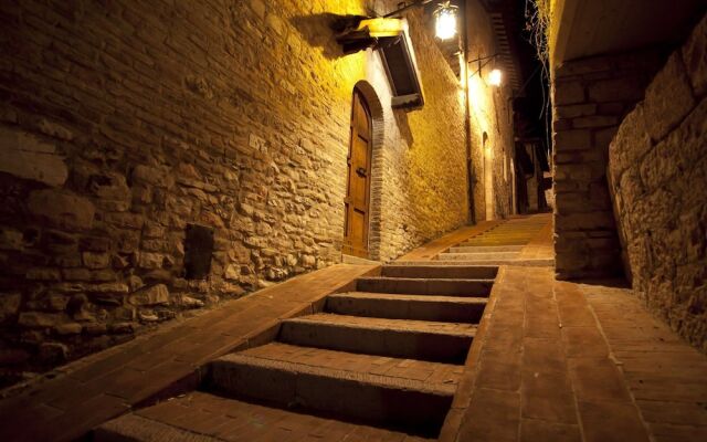 Loggia dei Maestri Comacini