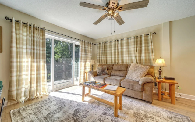 Cozy Sevierville Condo: Balcony, Pool Access