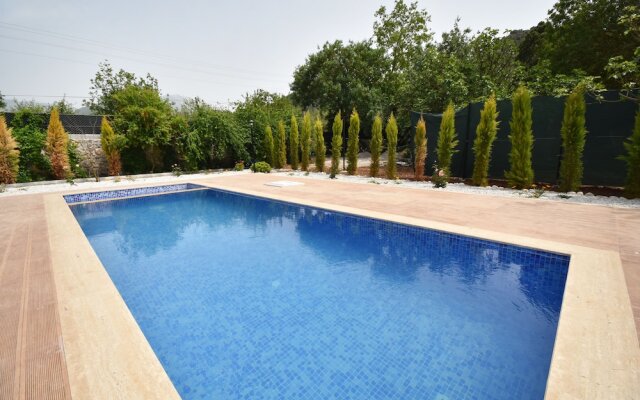 Villa Ozden by Helaltatilvillari