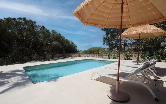 Tess Villa Olmos in M Laga