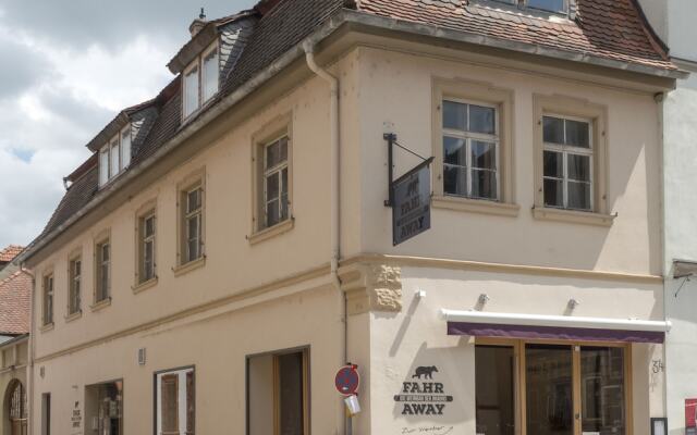 Weinbar und Hotel FahrAway