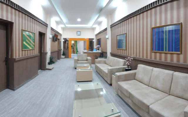 RedDoorz near Istana Plaza 2