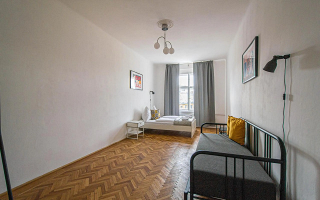 Super Central Billiard and Darts Big Apartment