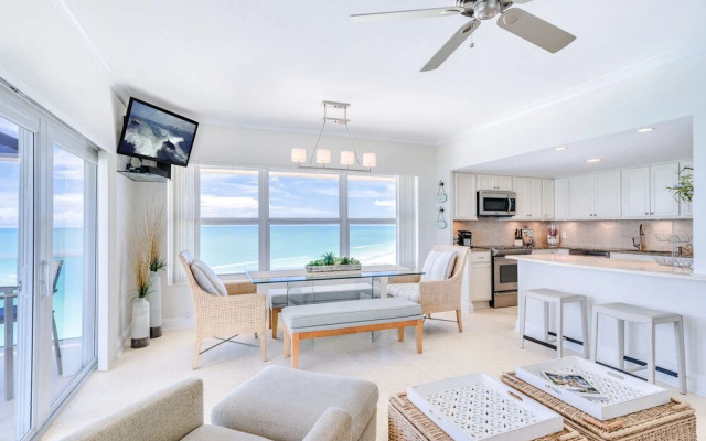 Regatta Beach Club N 913 by Vtrips