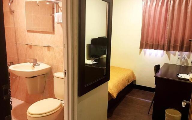 Holiday Business Hotel