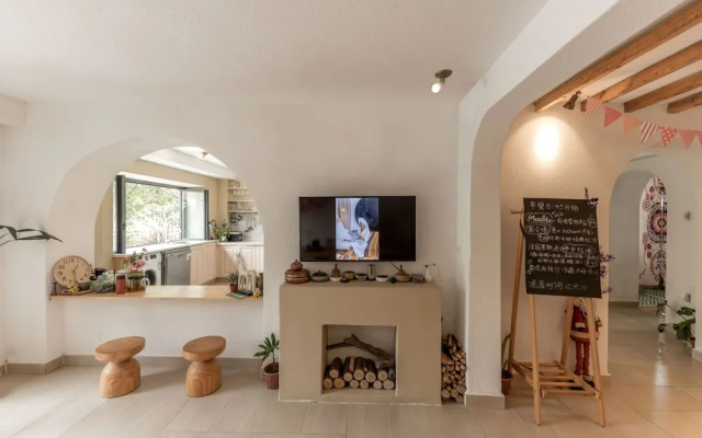 Distant Mountain Guesthouse