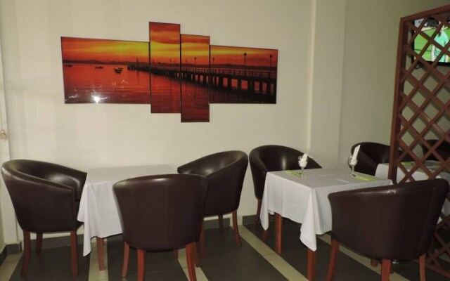 Iris Hotel