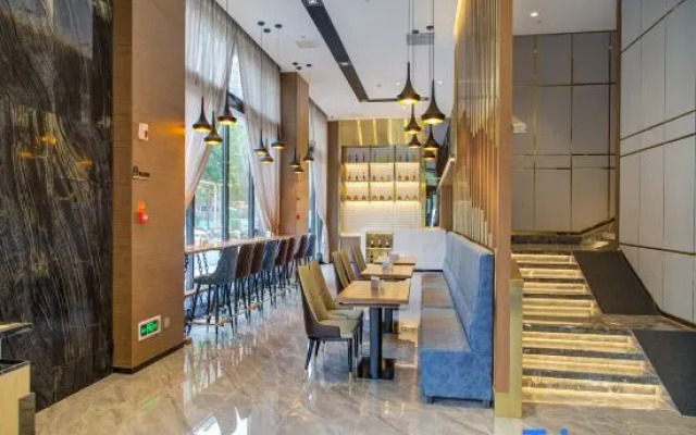 Starway Hotel (Zhengzhou Songshan Road Erqi Wanda Plaza)