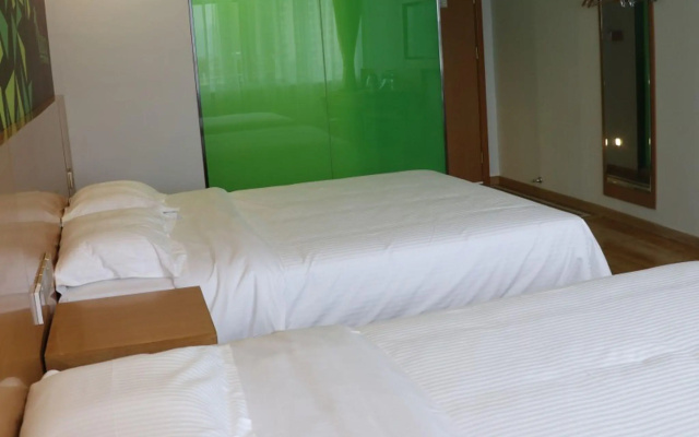 Vatica Hefei West Anqing Nongda East Gate Hotel
