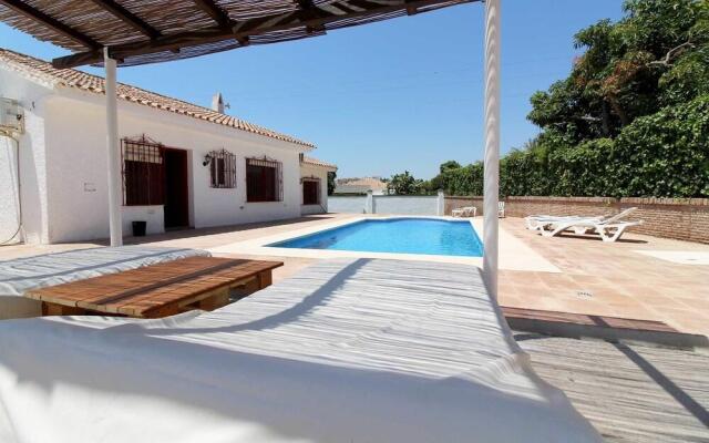 Villa Maria. Barbacoa piscina y jardín