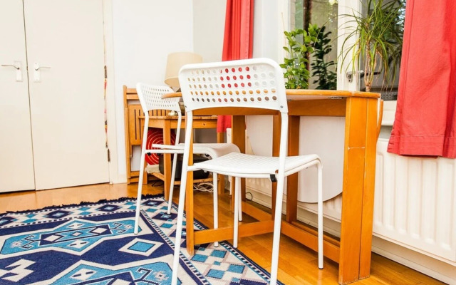 Charming Peaceful 2 Bed with Parking and Garden