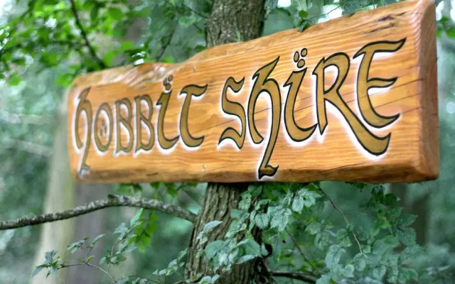 Secluded Meadow, Unique Shire Hut, Perfect Camping