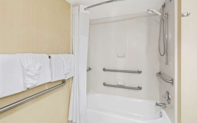 Hampton Inn Columbus-North