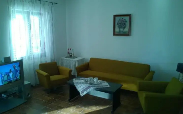 Mateo House
