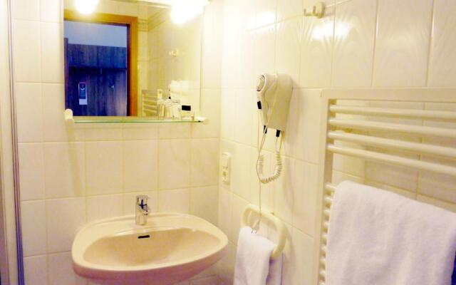 Hotel Grader